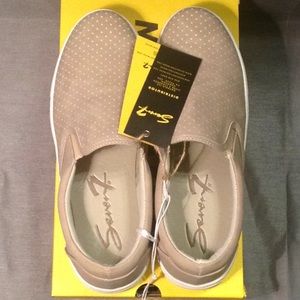 Seven7 Shoes - NWT SEVEN7 footwear - Gemini 2051 color: Taupe Seven7 Shoes - NWT SEVEN7 footwear - Gemini 2051 color: Taupe